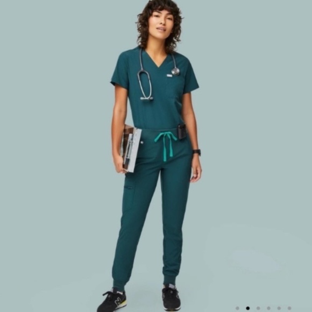 FIGS Fionlite Caribbean Blue Scrub Jogger Set (water resistant)